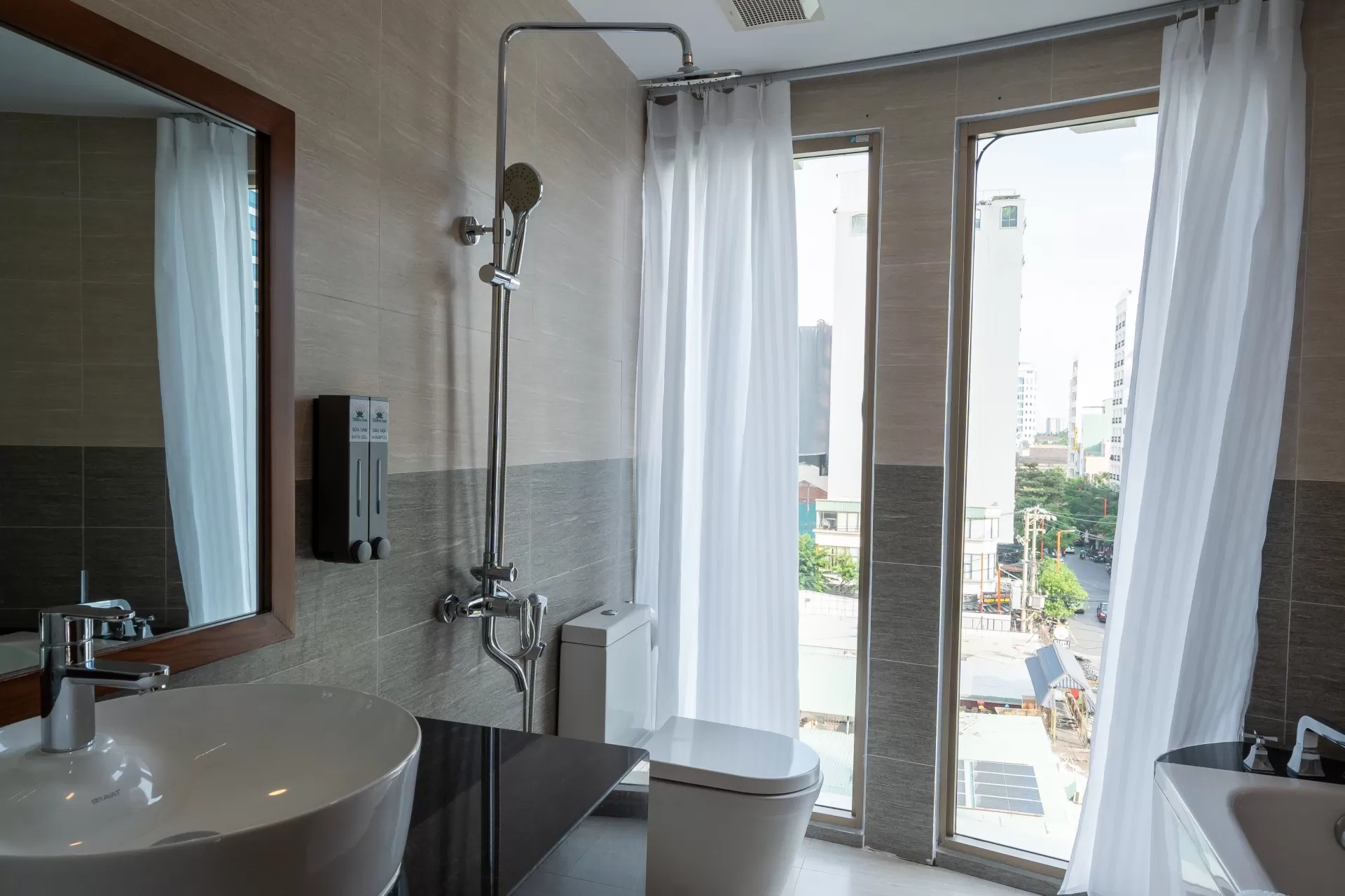 Luxury One Bedroom Apartment