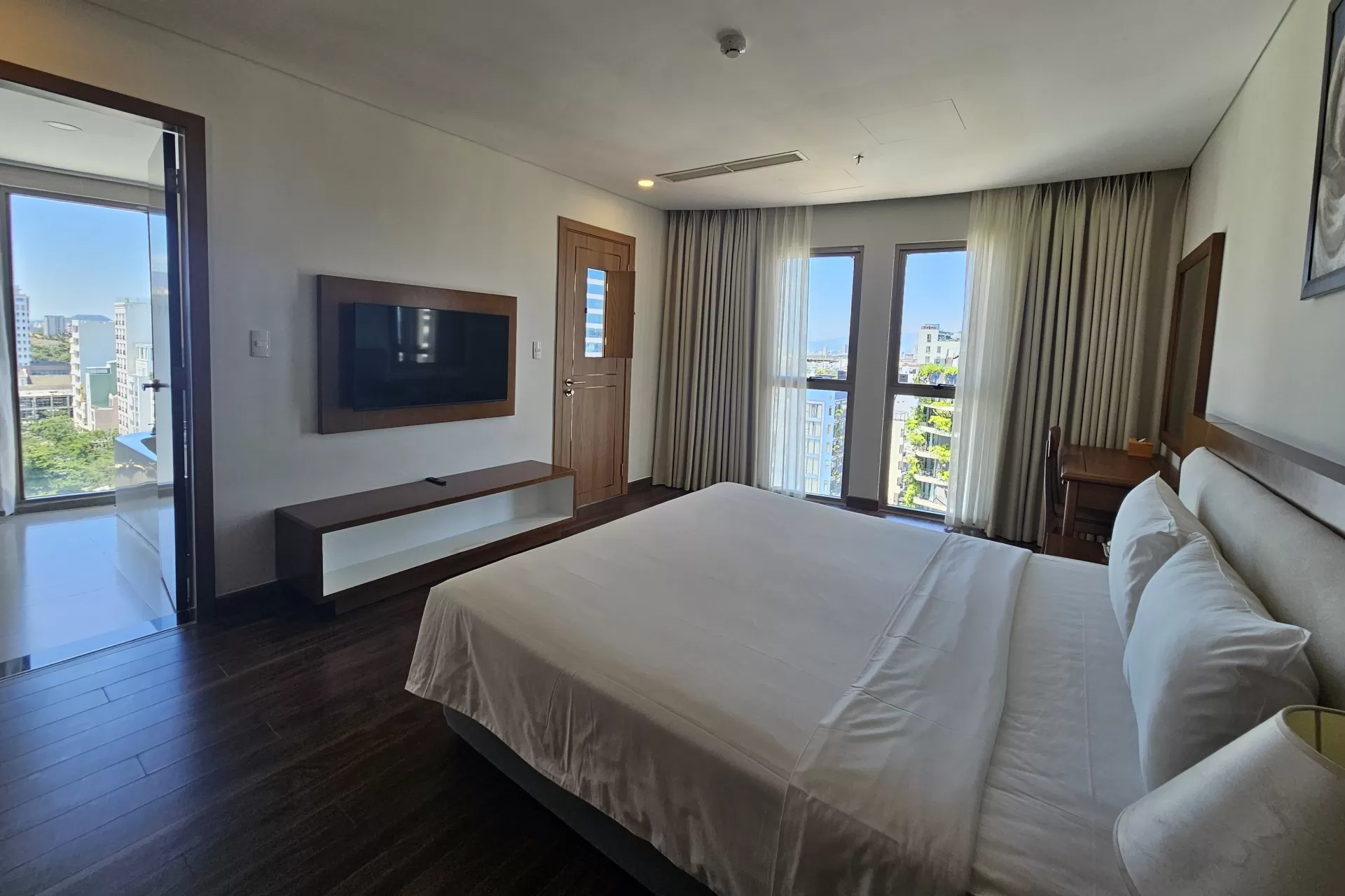Luxury One Bedroom Apartment