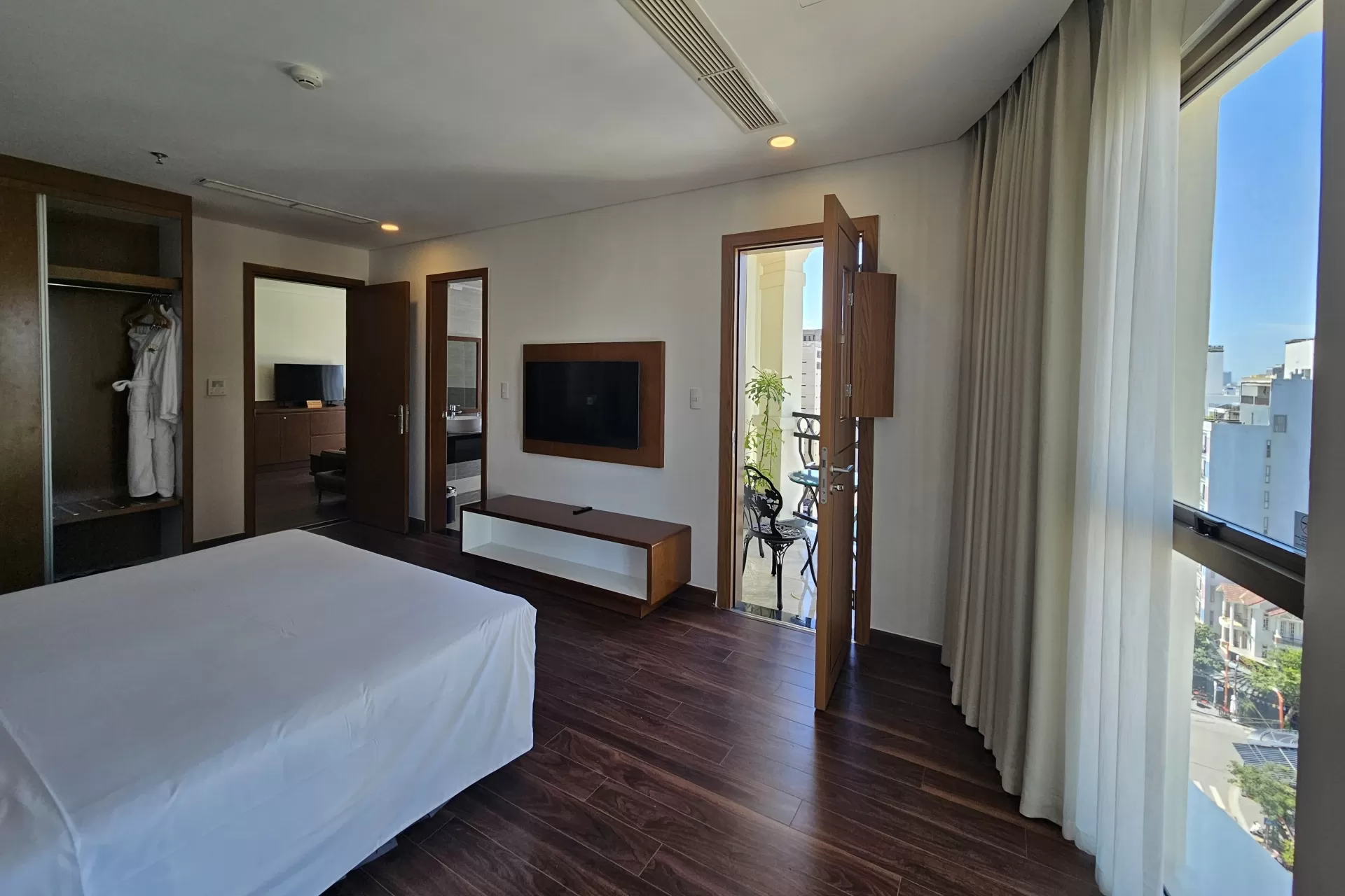 Luxury One Bedroom Apartment