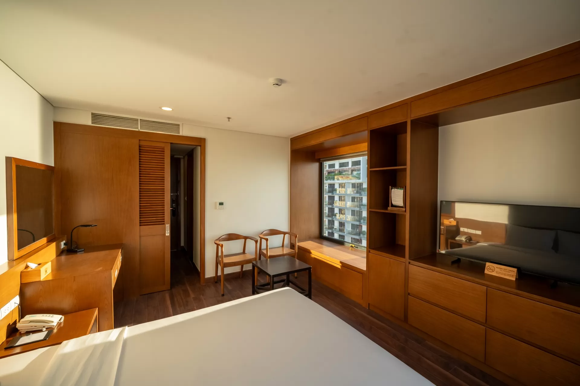 Deluxe Double Room Hướng Xéo Biển