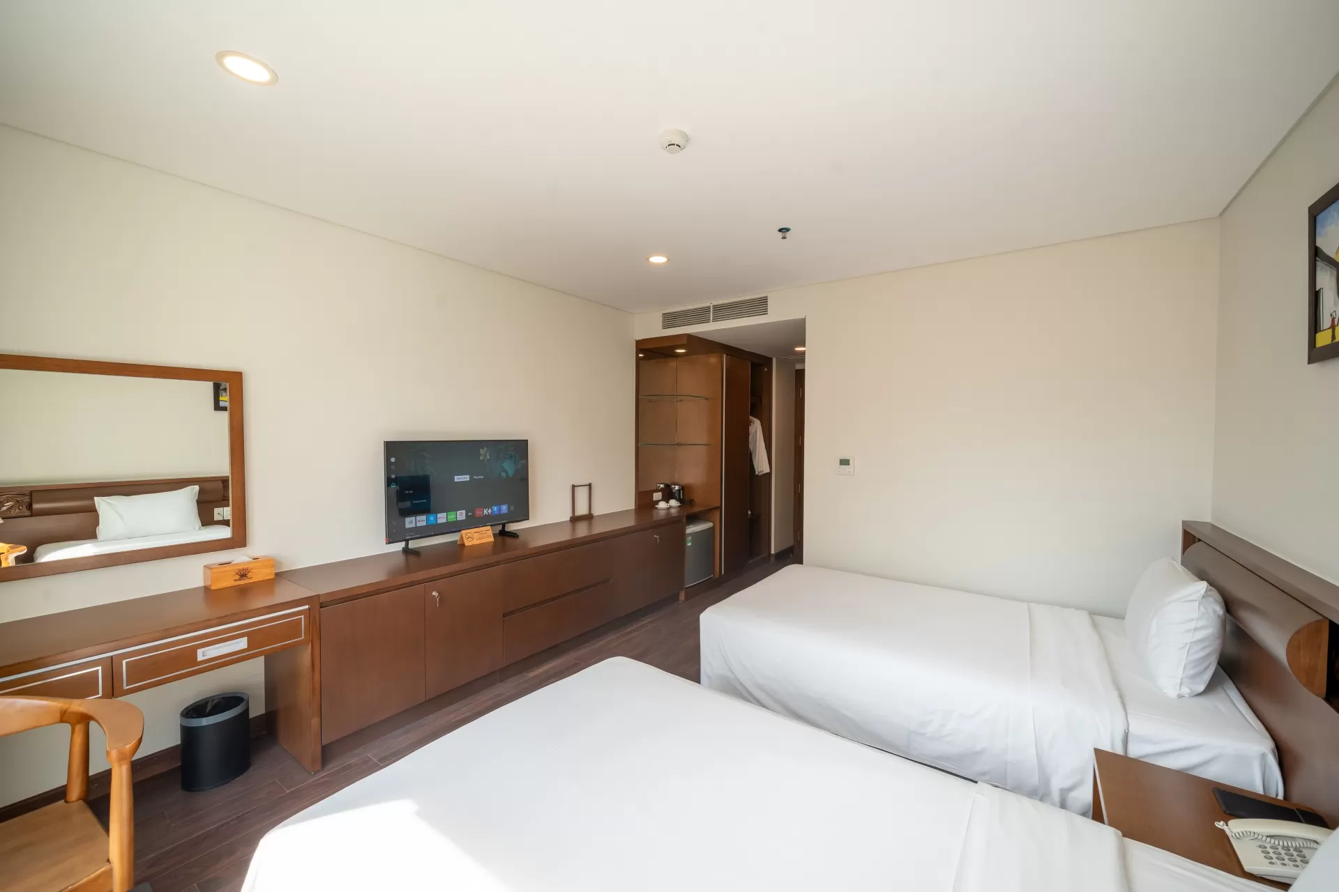 Superior Twin Room Hướng Thành Phố