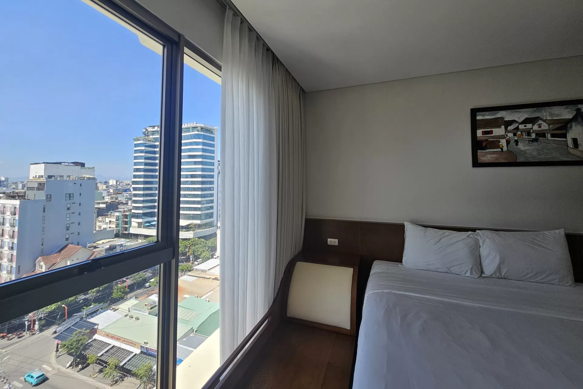 Deluxe Double Room: Hướng Chếch Biển Và Thành Phố