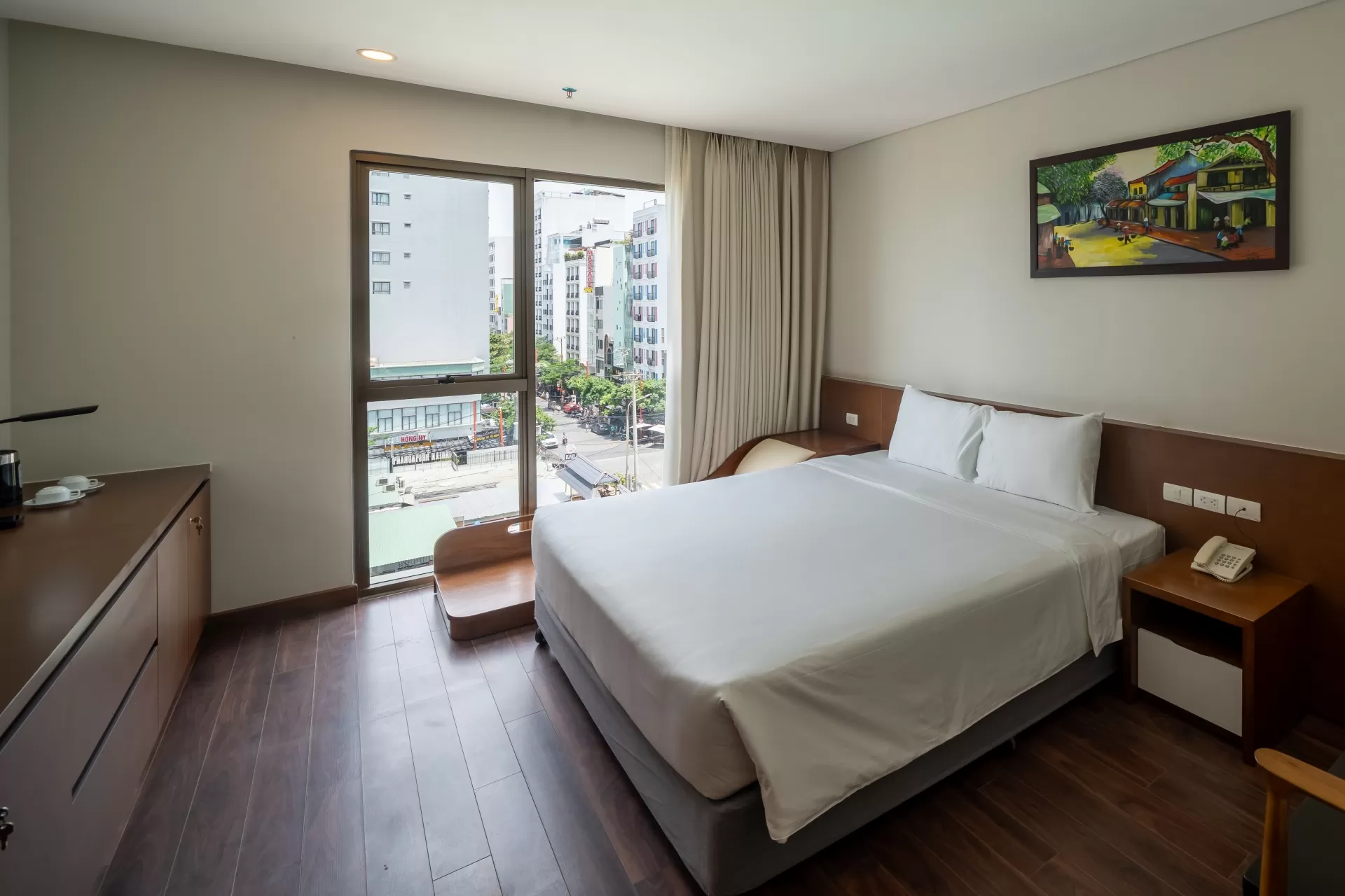Deluxe Double Room: Hướng Chếch Biển Và Thành Phố