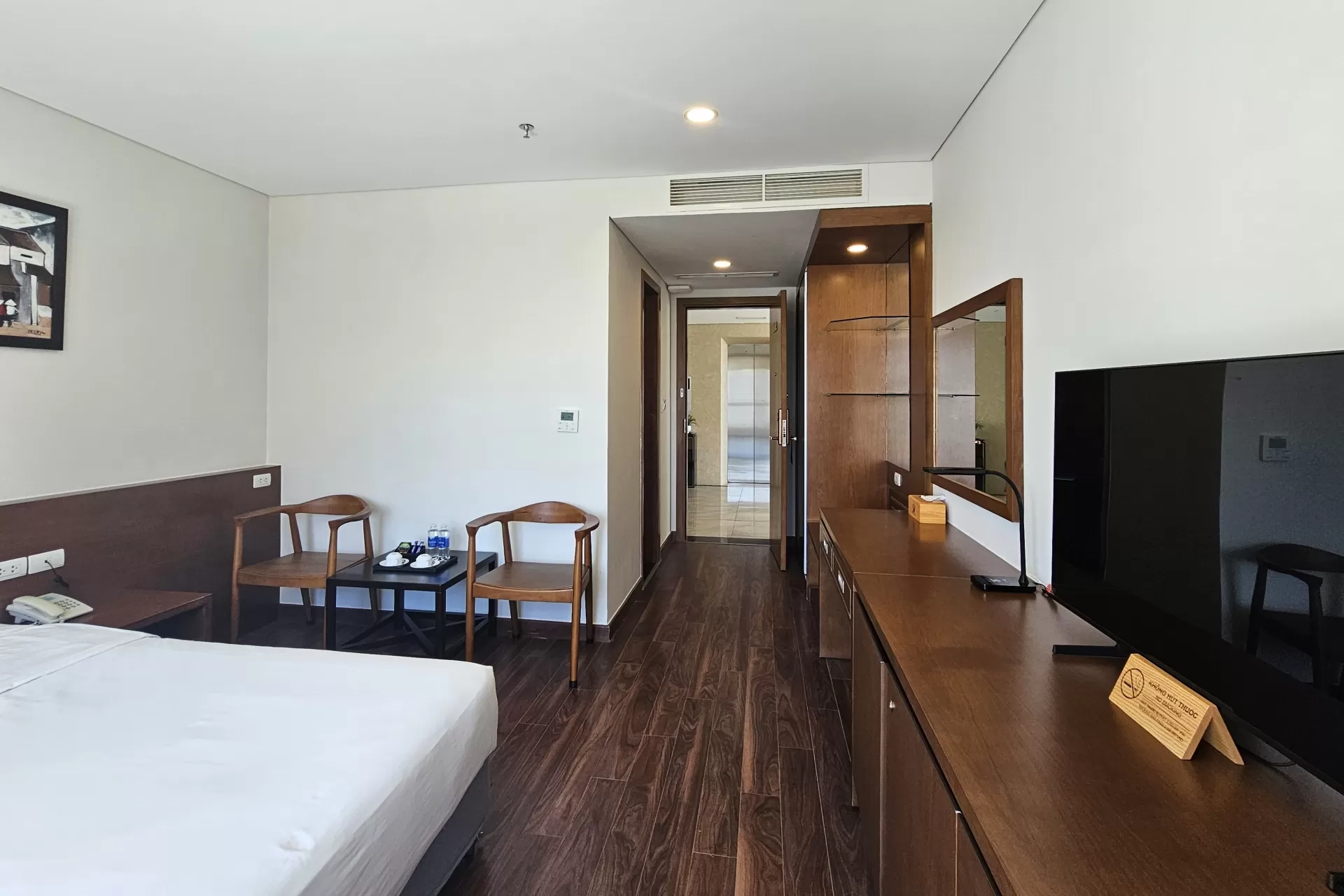 Deluxe Double Room: Hướng Chếch Biển Và Thành Phố