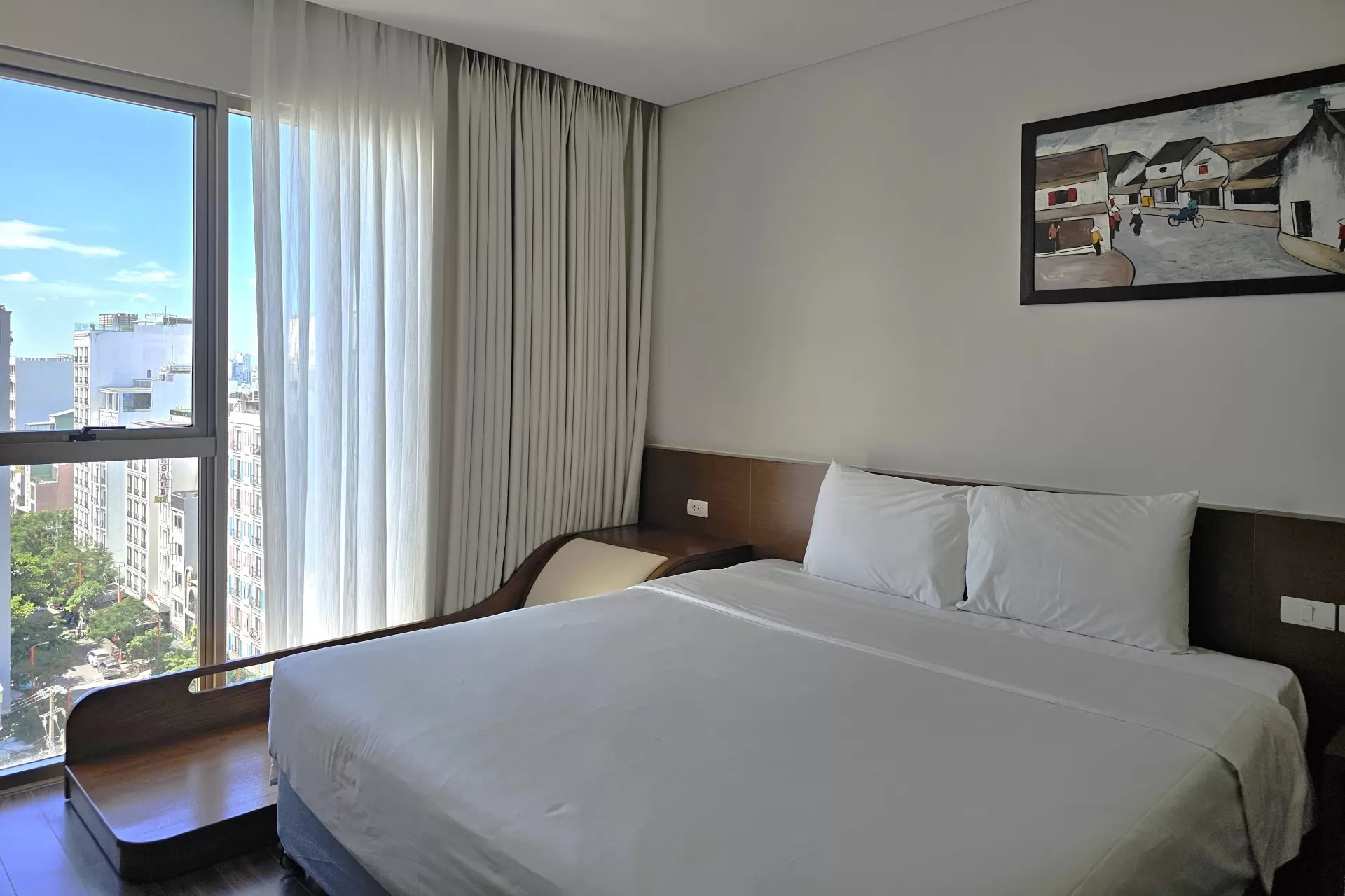 Deluxe Double Room: Hướng Chếch Biển Và Thành Phố