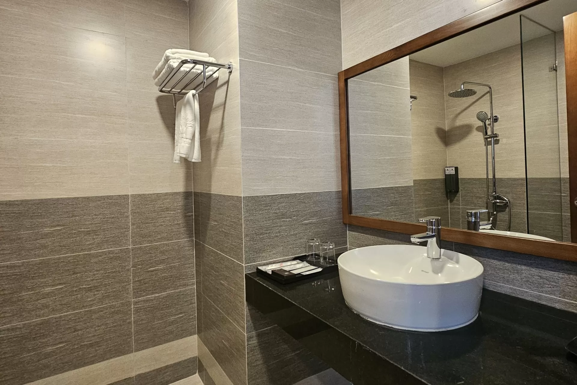Deluxe Double Room: Hướng Chếch Biển Và Thành Phố