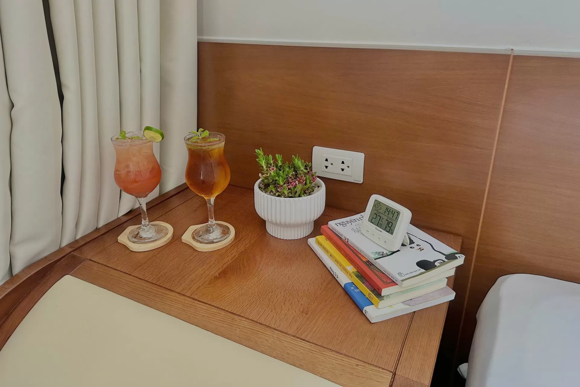 Deluxe Double Room: Hướng Chếch Biển Và Thành Phố