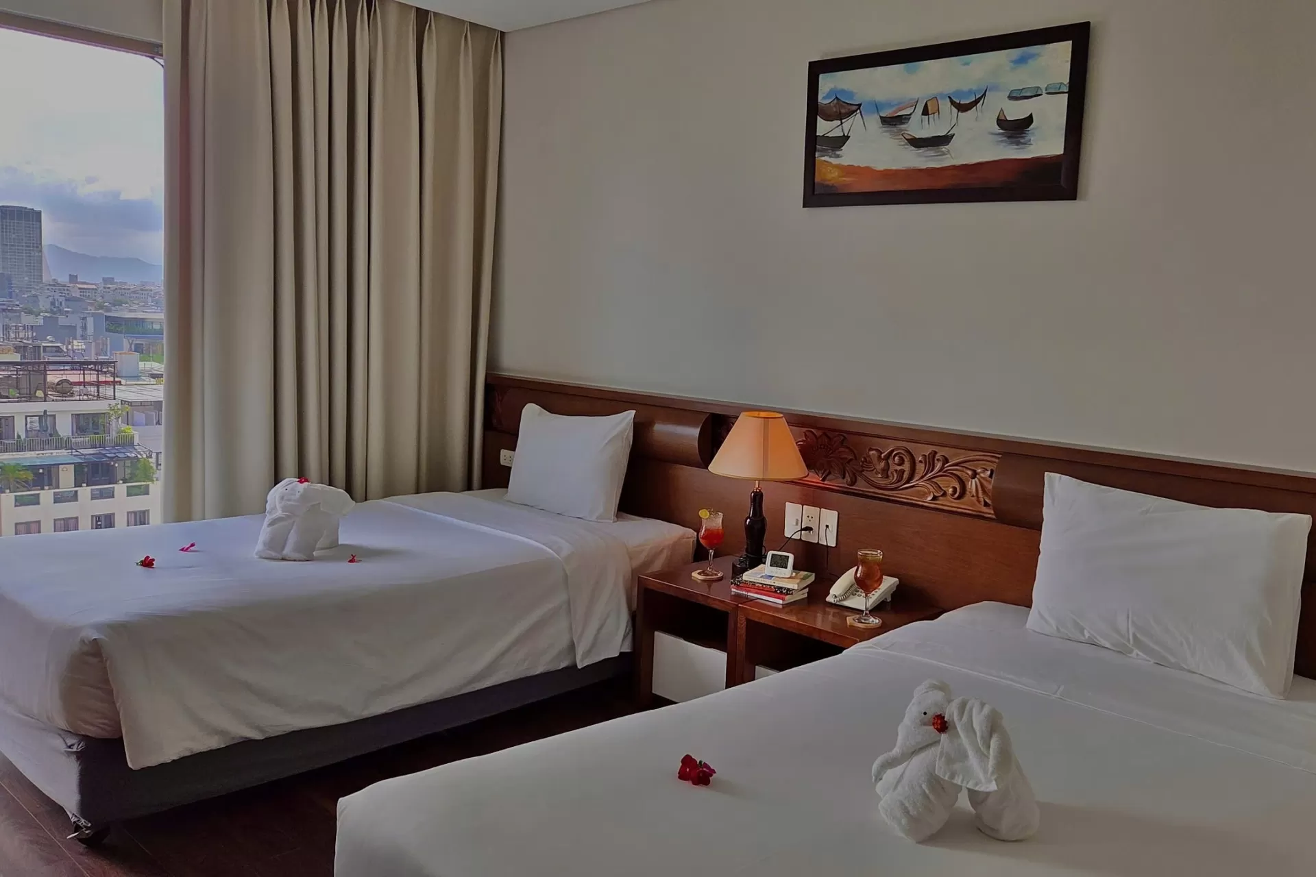 Deluxe Twin Room: Hướng Thành Phố